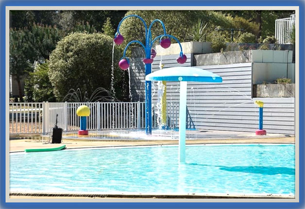 AIRE DE JEUX D'EAU "ACCES TOBOGGAN"